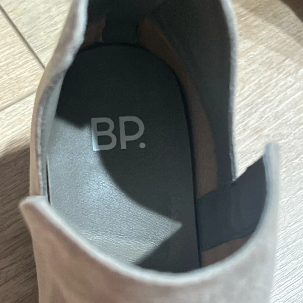 BP Women's Grey Suede Heeled Ankle Booties size 8 - Picture 7 of 8